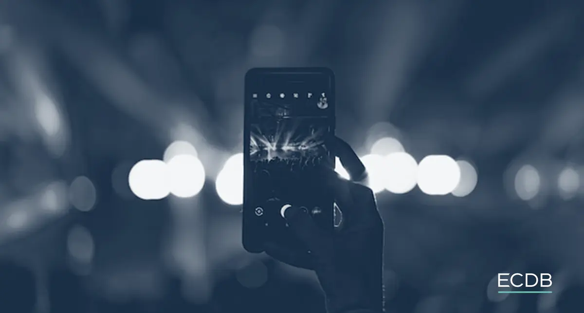 Smartphone Filming Concert new (blue) Unsplash
